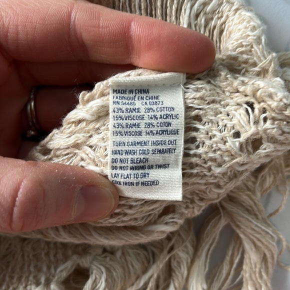 American eagle outfitters short sleeve sweater, never worn - Picture 4 of 4